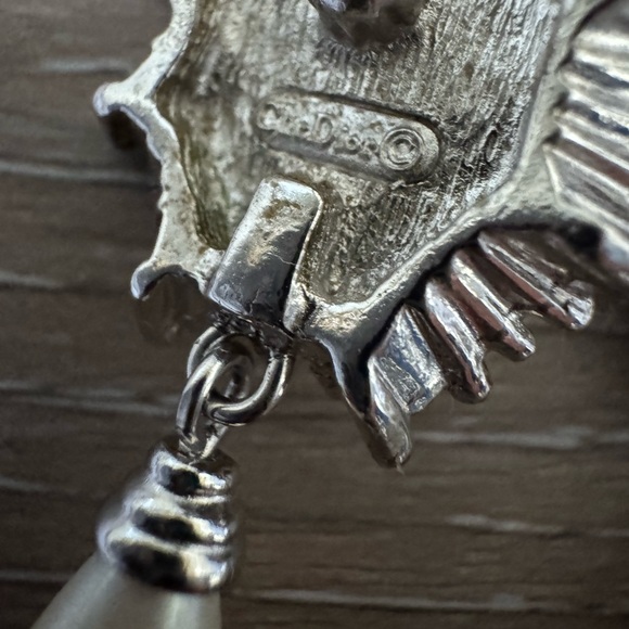 Vintage Christian Dior costume jewelry earrings - Picture 6 of 6